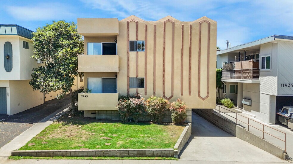 More Photos Of 11943 Kiowa Ave, Los Angeles Apartments For Sale