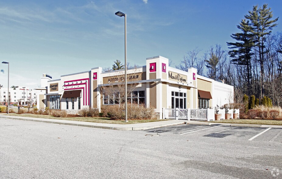 Primary Photo Of 15 Middlesex Tpke, Billerica Restaurant For Lease