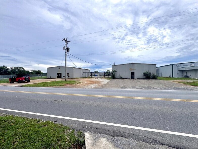 More Photos Of 697 Gene E Stewart blvd, Sylacauga Industrial For Lease