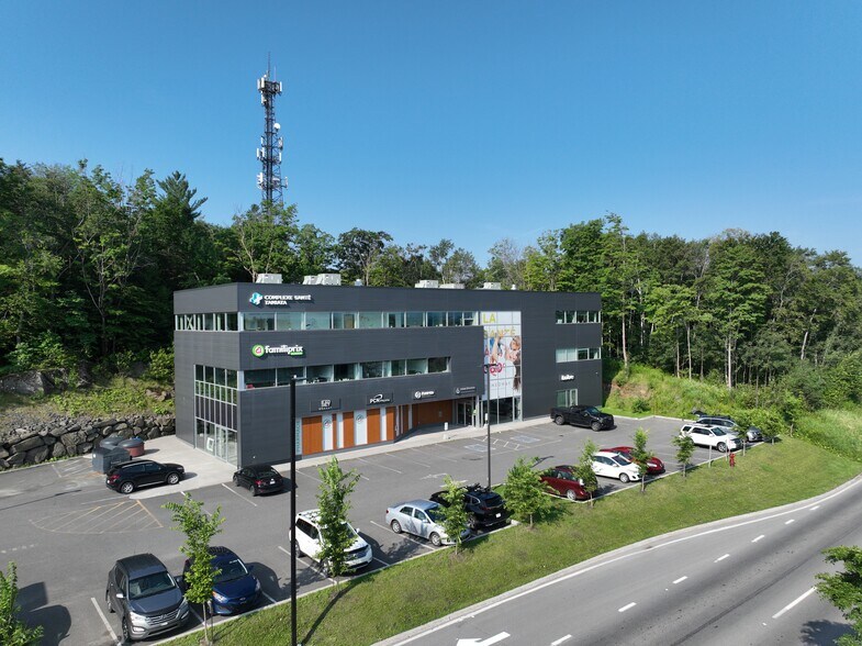 More Photos Of 700 Av Taniata, Lévis Medical For Lease
