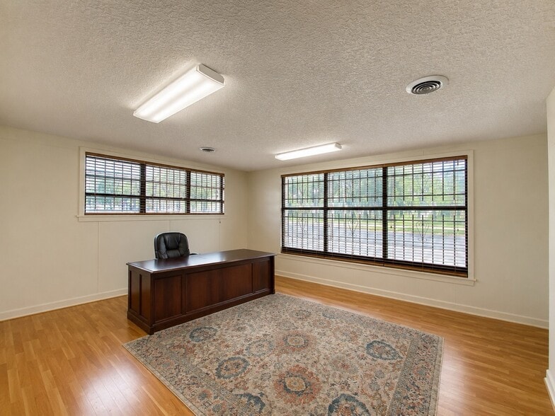 More Photos Of 6404 Arlington Rd, Jacksonville Office For Sale