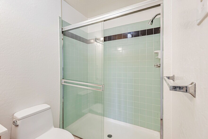 More Photos Of 2915 Keith St, San Francisco General Retail For Lease