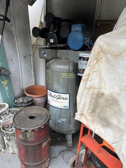 More Photos Of 207 N Temple Ave, Starke Auto Repair For Sale