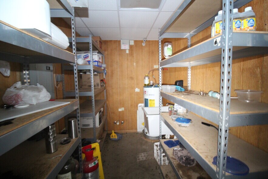 More Photos Of 503 S 5th St, Goree General Retail For Sale