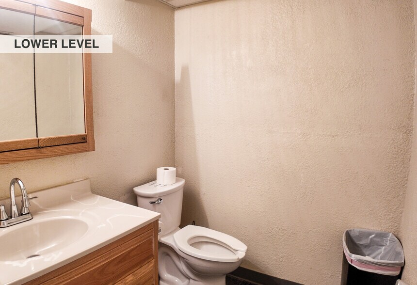 More Photos Of 1711 E 10th St, Sioux Falls Office For Sale