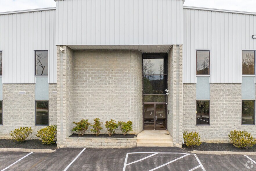 More Photos Of 60 Portland Rd, West Conshohocken Warehouse For Lease