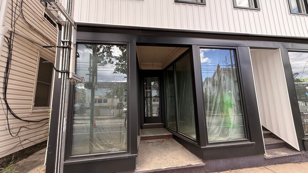 More Photos Of 39 Belvidere St, Nazareth Storefront Retail Residential For Lease