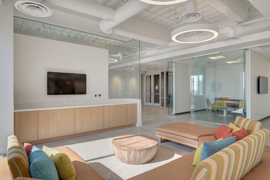 More Photos Of 655 W Broadway, San Diego Office For Lease