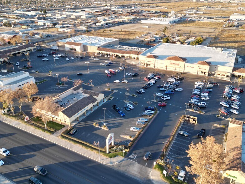 More Photos Of 16800-16988 Main St, Hesperia Unknown For Lease