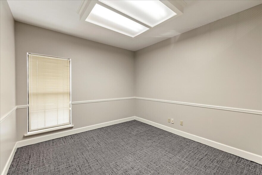 More Photos Of 2032 Thomasville Rd, Tallahassee Office For Lease