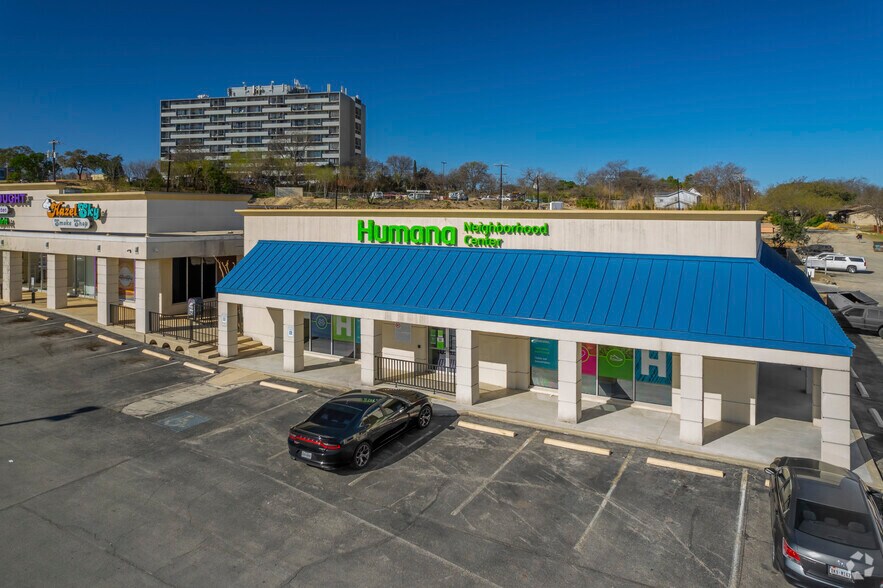 More Photos Of 7049-7075 San Pedro Ave, San Antonio Storefront For Lease