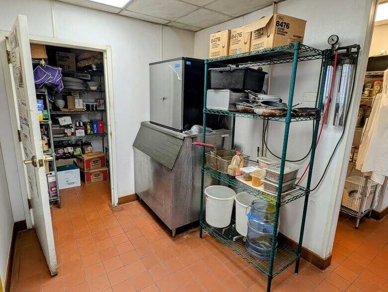 More Photos Of 5101 Center St, Williamsburg Restaurant For Sale