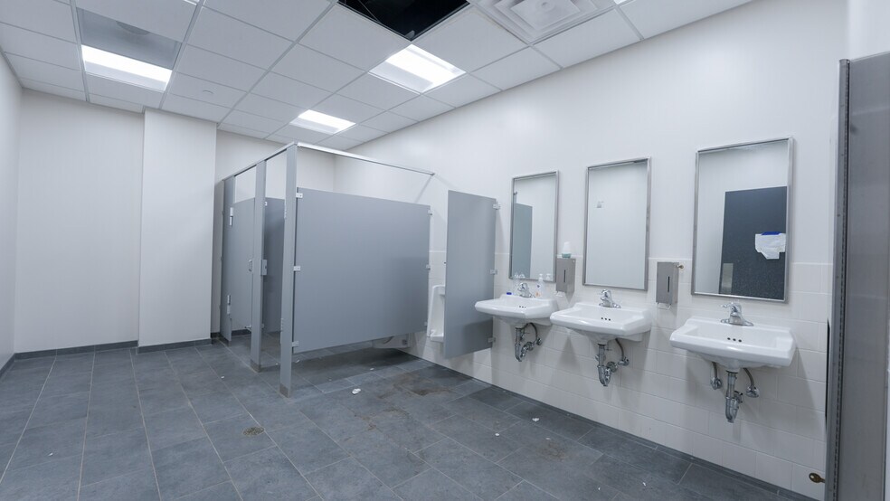 More Photos Of 845 E 136th St, Bronx Warehouse For Sale