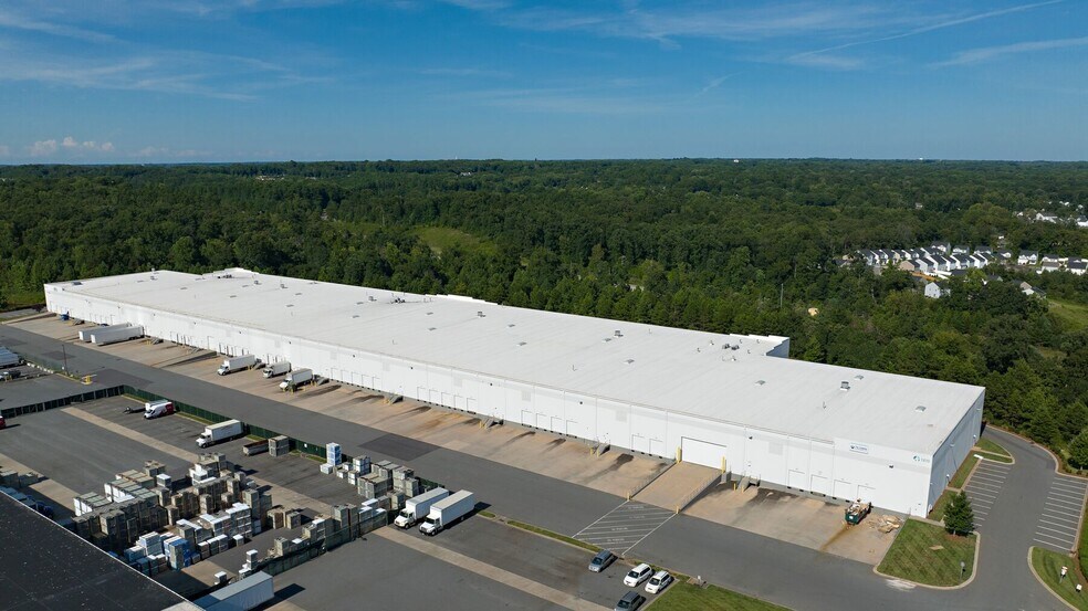 More Photos Of 1810 W Pointe Dr, Charlotte Unknown For Sale