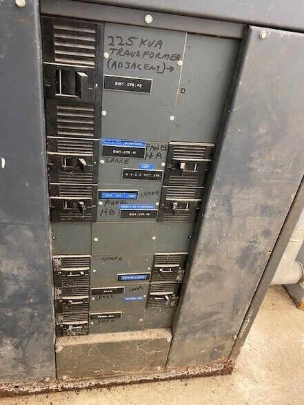 More Photos Of 2063 W 4th St, Mansfield Freestanding For Lease