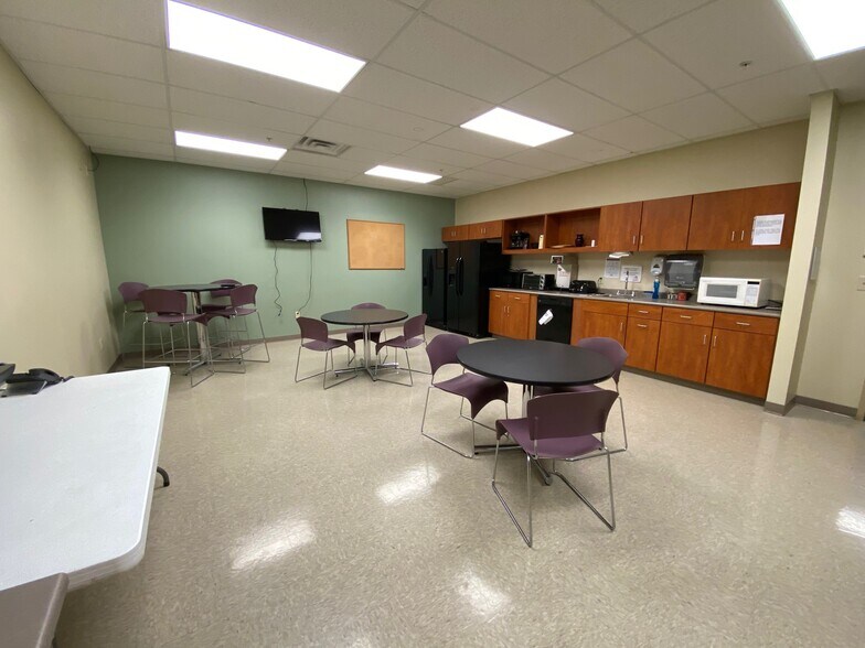More Photos Of 955 Eastwind Dr, Westerville Medical For Lease