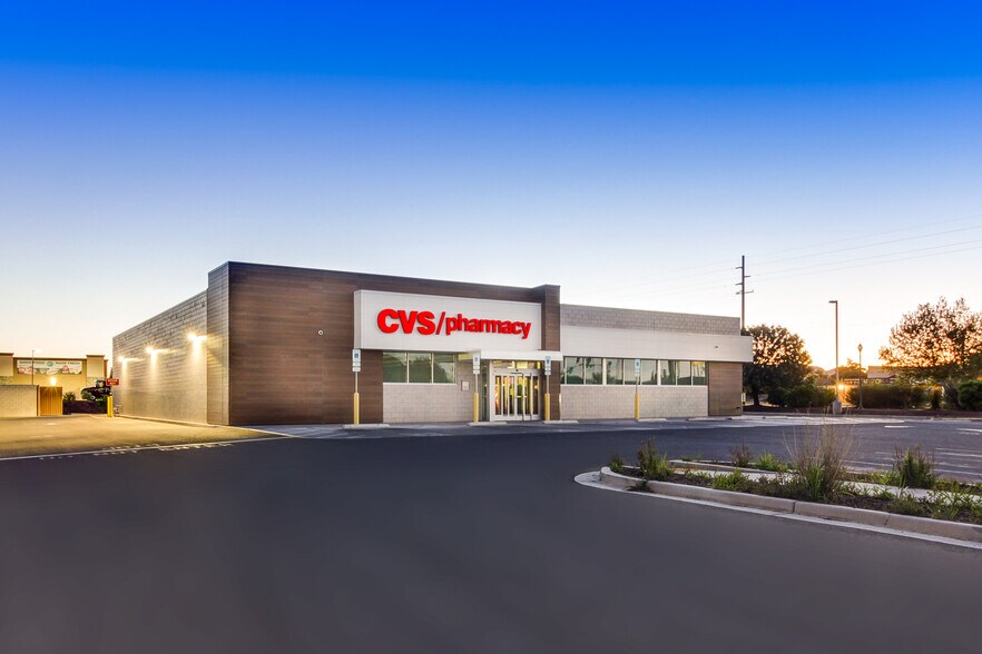 More Photos Of 286 E 7th St, Douglas Drugstore For Sale