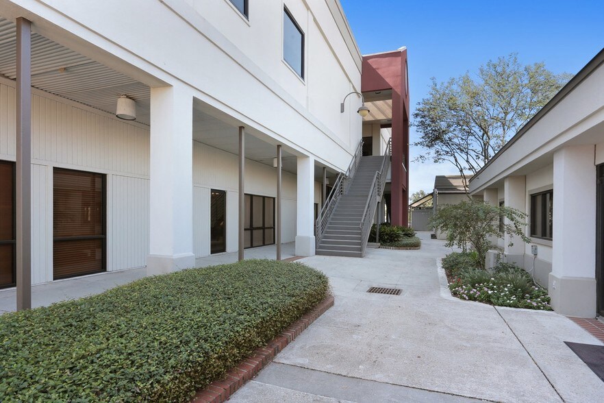 More Photos Of 5745 Essen Ln, Baton Rouge Office For Lease