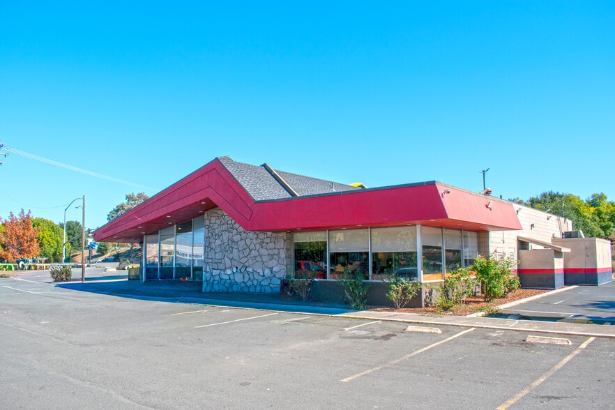 More Photos Of 996 Steele Ln, Santa Rosa General Retail For Lease