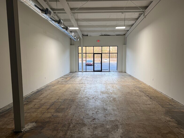 More Photos Of 602 W Bankhead St, New Albany General Retail For Lease