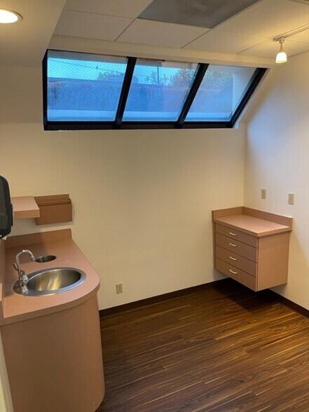 More Photos Of 2329 Oak Park Ln, Santa Barbara Medical For Lease