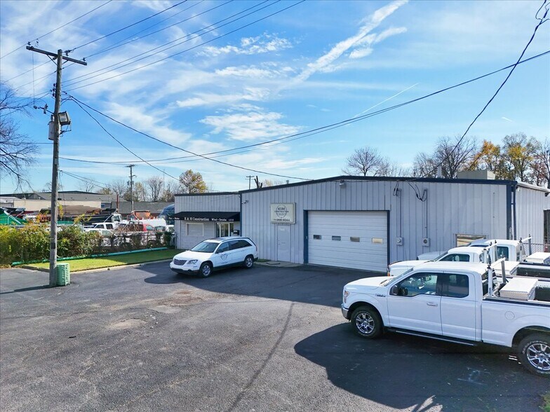 More Photos Of 1518 Petunia Ave, Louisville Warehouse For Sale