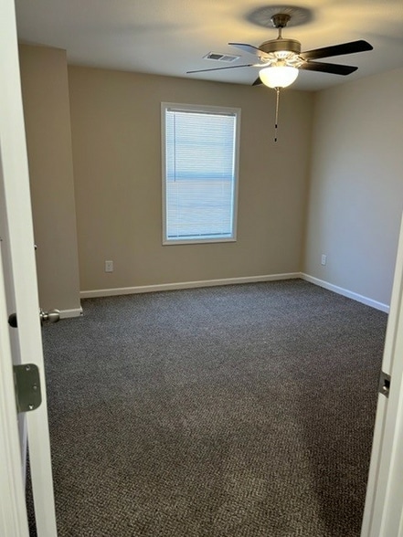 More Photos Of 162 Jack Miller Blvd, Clarksville Apartments For Sale