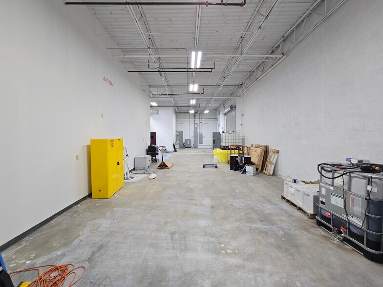 More Photos Of 5700 Highlands Pky SE, Smyrna Research And Development For Lease