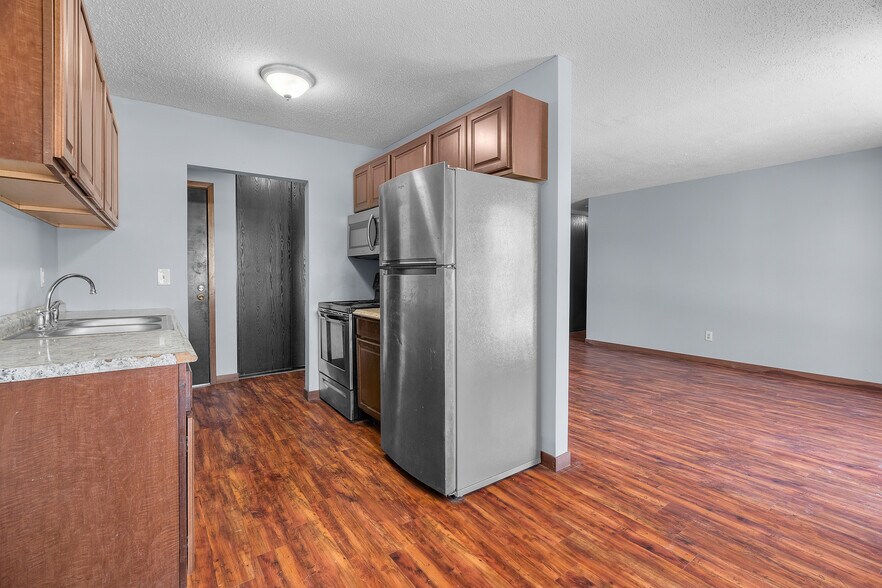 More Photos Of 7750 Silver Lake Rd, Mounds View Multifamily For Sale
