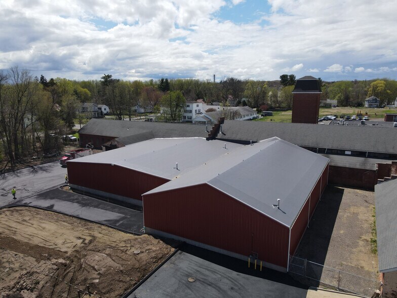 More Photos Of 132 Main St, East Windsor Manufacturing For Lease