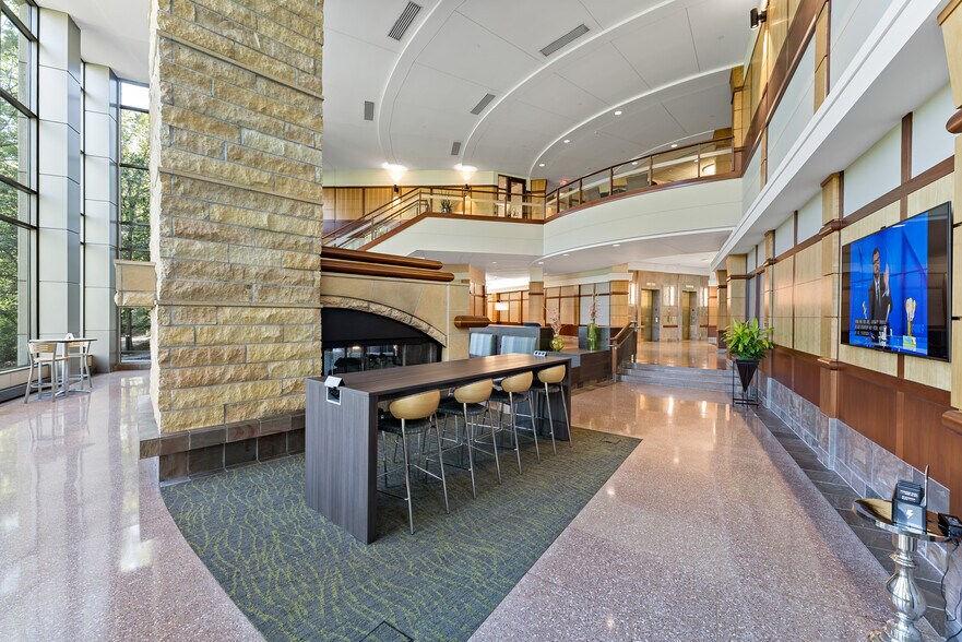 More Photos Of 10400 Viking Dr, Eden Prairie Office For Lease