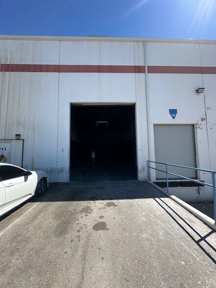 More Photos Of 4200 W Russell Rd, Las Vegas Light Manufacturing For Lease