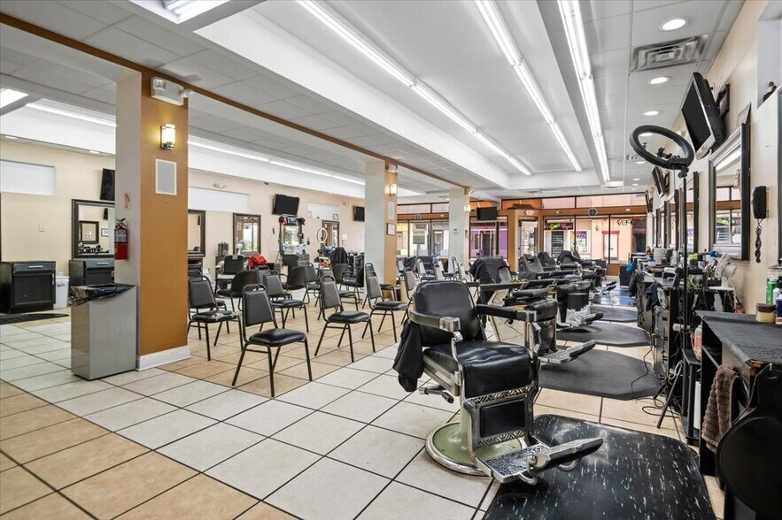 More Photos Of 103-105 W Brookland Park Blvd, Richmond General Retail For Sale