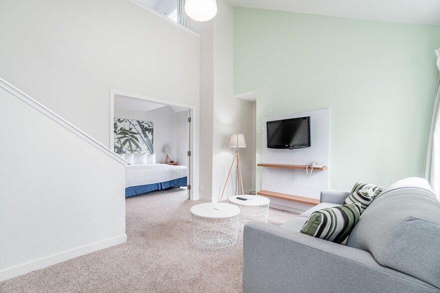 More Photos Of 1212 NW 82nd Ave, Doral Hotel For Sale