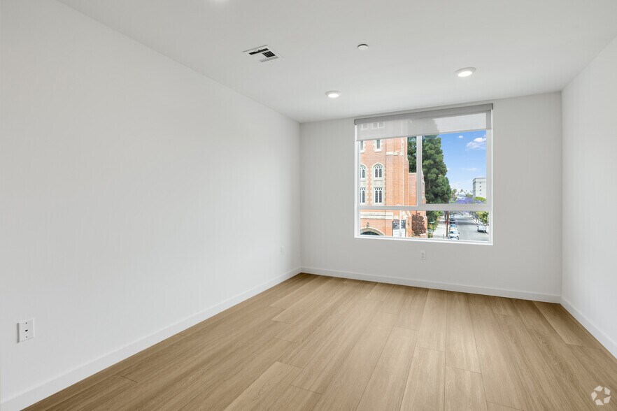 More Photos Of 1759 N Gower St, Los Angeles Apartments For Sale