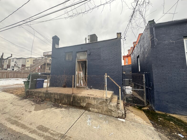 More Photos Of 2449 Shirley Ave, Baltimore Flex For Sale