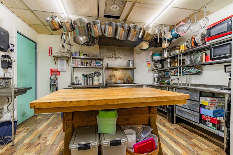 More Photos Of 105 N Main St, Hallettsville Restaurant For Sale