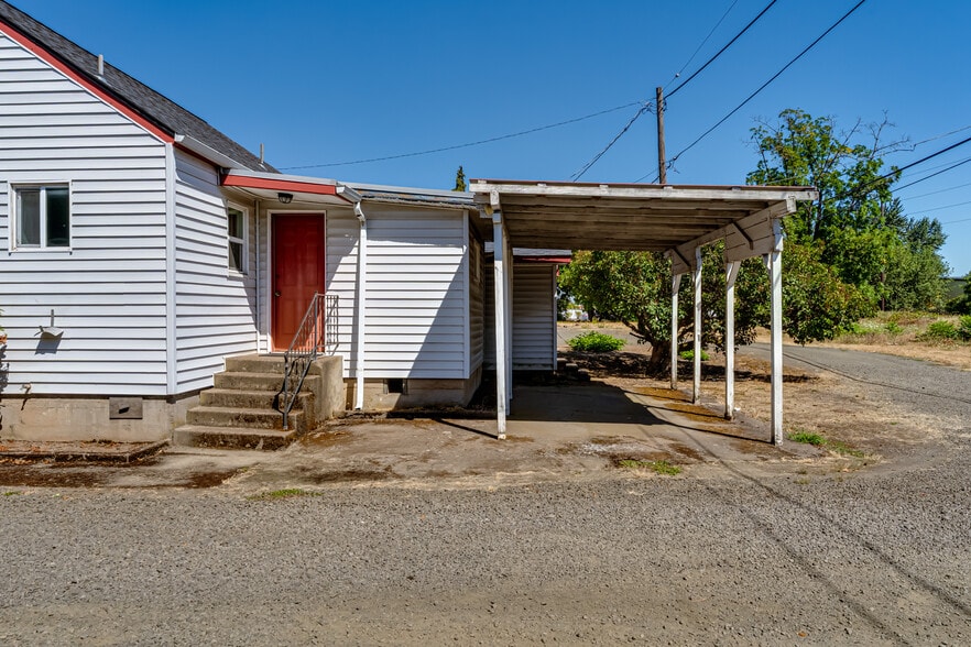 More Photos Of 1350 Ivy St, Junction City Office For Sale