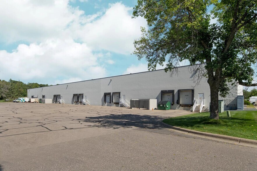 More Photos Of 2290-2298 Woodale Dr, Mounds View Manufacturing For Lease