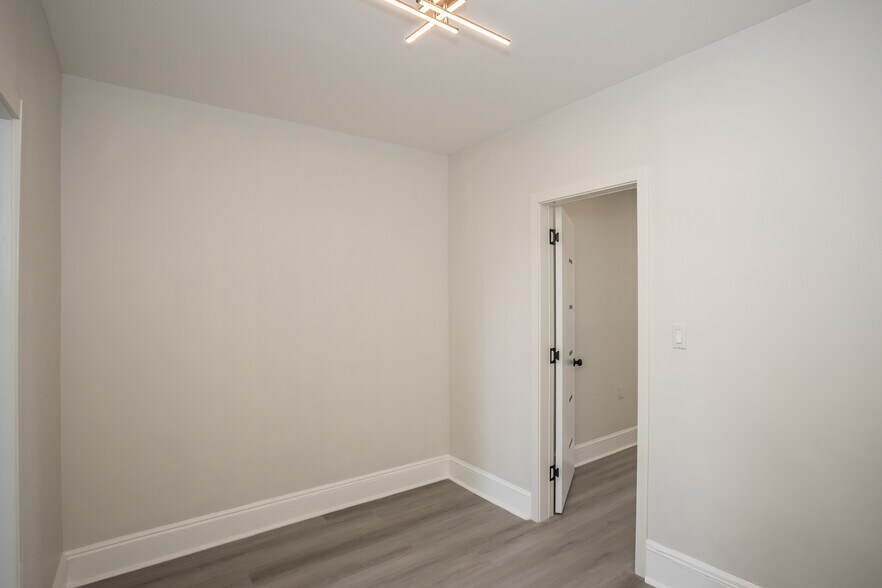 More Photos Of 6717 Myrtle Ave, Glendale Storefront Retail Residential For Sale