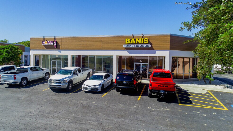 More Photos Of 6737 Poss Rd, San Antonio Unknown For Lease