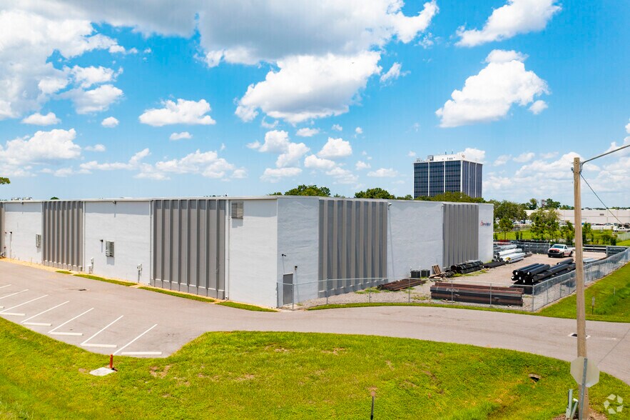 More Photos Of 9700-9704 Solar Dr, Tampa Warehouse For Lease