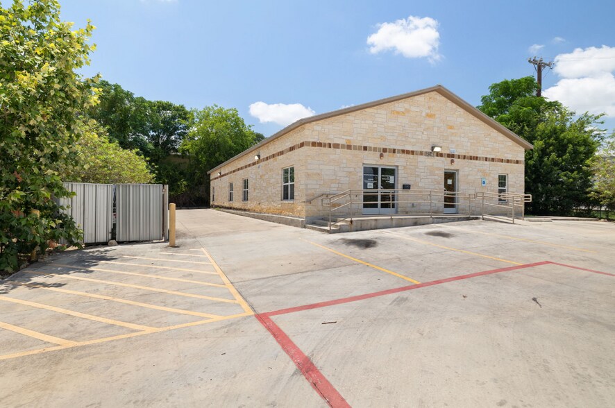 More Photos Of 3251 Harry Wurzbach Rd, San Antonio Medical For Sale