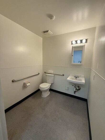 More Photos Of 110-180 Mountain Ave, Upland Unknown For Lease