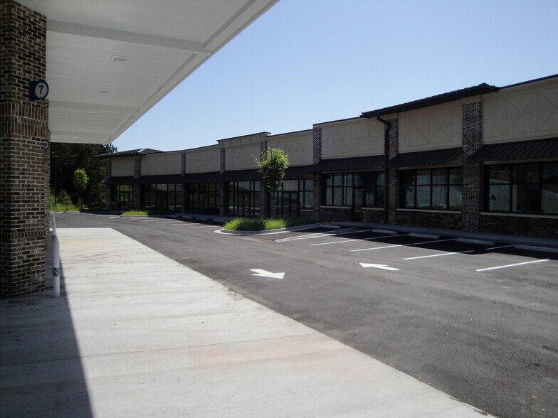 More Photos Of 4020 Satellite Blvd, Duluth Service Station For Lease