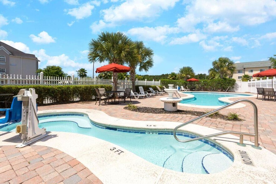 More Photos Of 1323 E King Ave, Kingsland Hotel For Sale