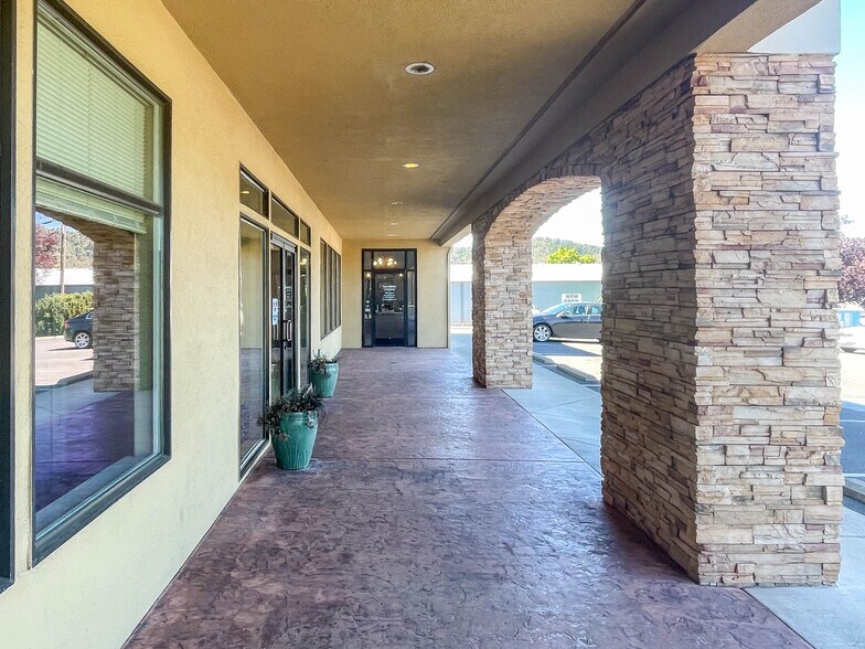 More Photos Of 2198 NE Stephens St, Roseburg Medical For Sale