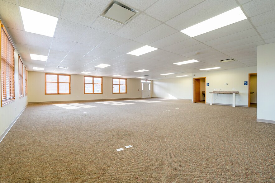 More Photos Of 16610 W 159th St, Lockport Office For Sale