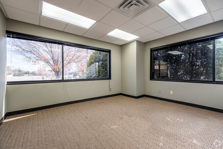 More Photos Of 2424 50th St, Lubbock Medical For Sale