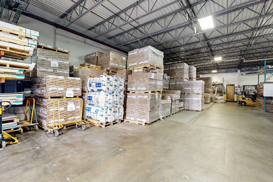 More Photos Of 36 Clark St, Des Moines Distribution For Sale